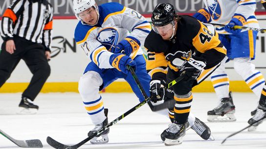 Kapanen leaves game in second period with injury taken at PPG Paints Arena (Penguins)